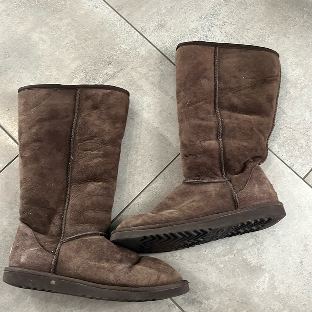 Brown Uggs Sz 9